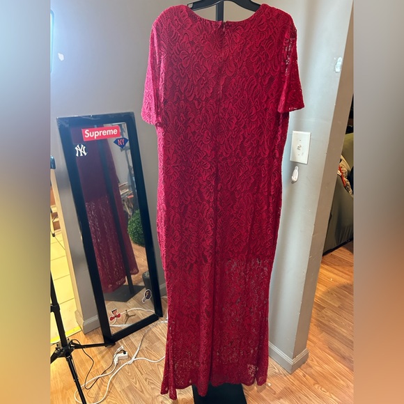 Red Lace Vneck Gown - Picture 6 of 8